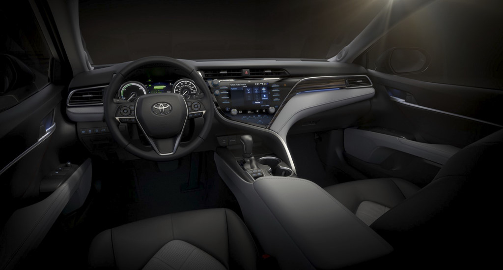 Toyota Camry 2019 có 5 phiên bản, giá từ 24.700 USD