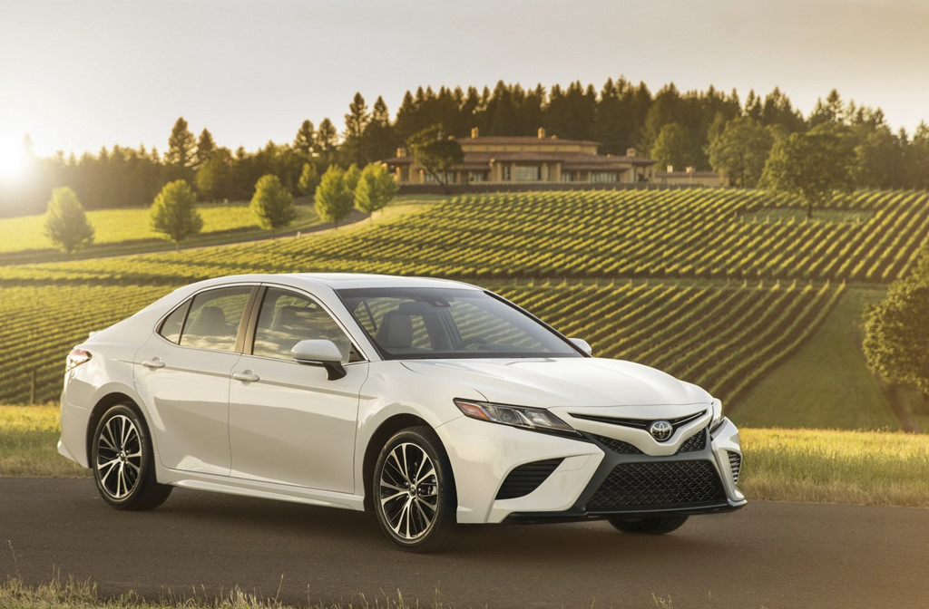 Toyota Camry 2019 có 5 phiên bản, giá từ 24.700 USD