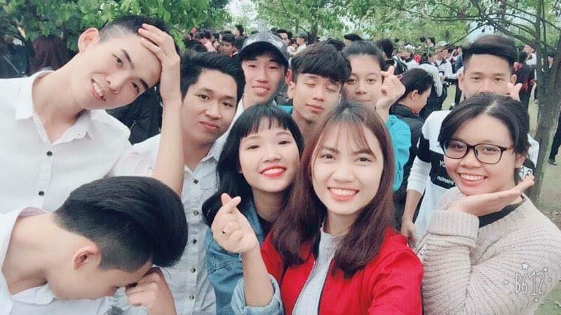 Mới đầu năm học, dân tình đã nháo nhào truy tìm info cô giáo xinh đẹp