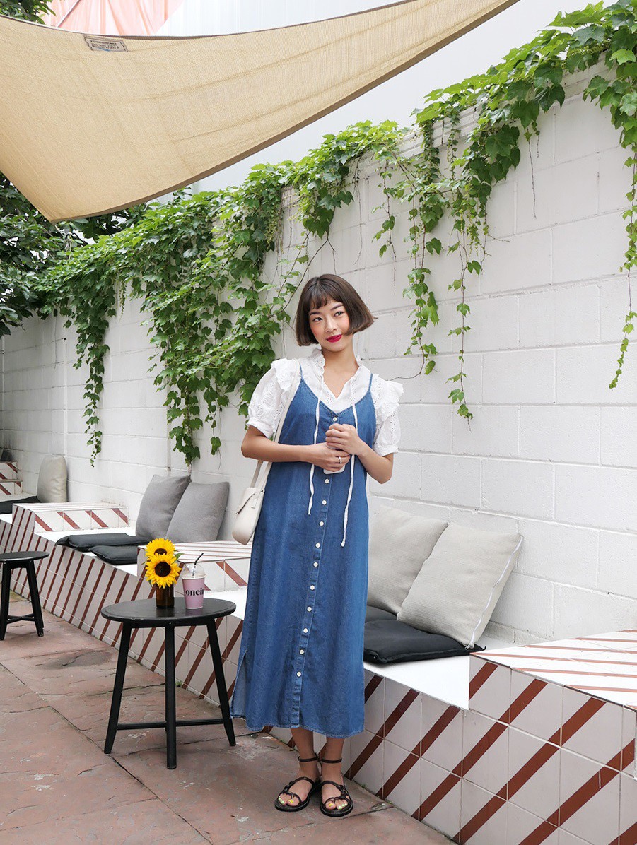 4 món đồ denim cứ mặc lên là trẻ ra vài tuổi, và quan trọng là chẳng bao giờ lo lỗi mốt