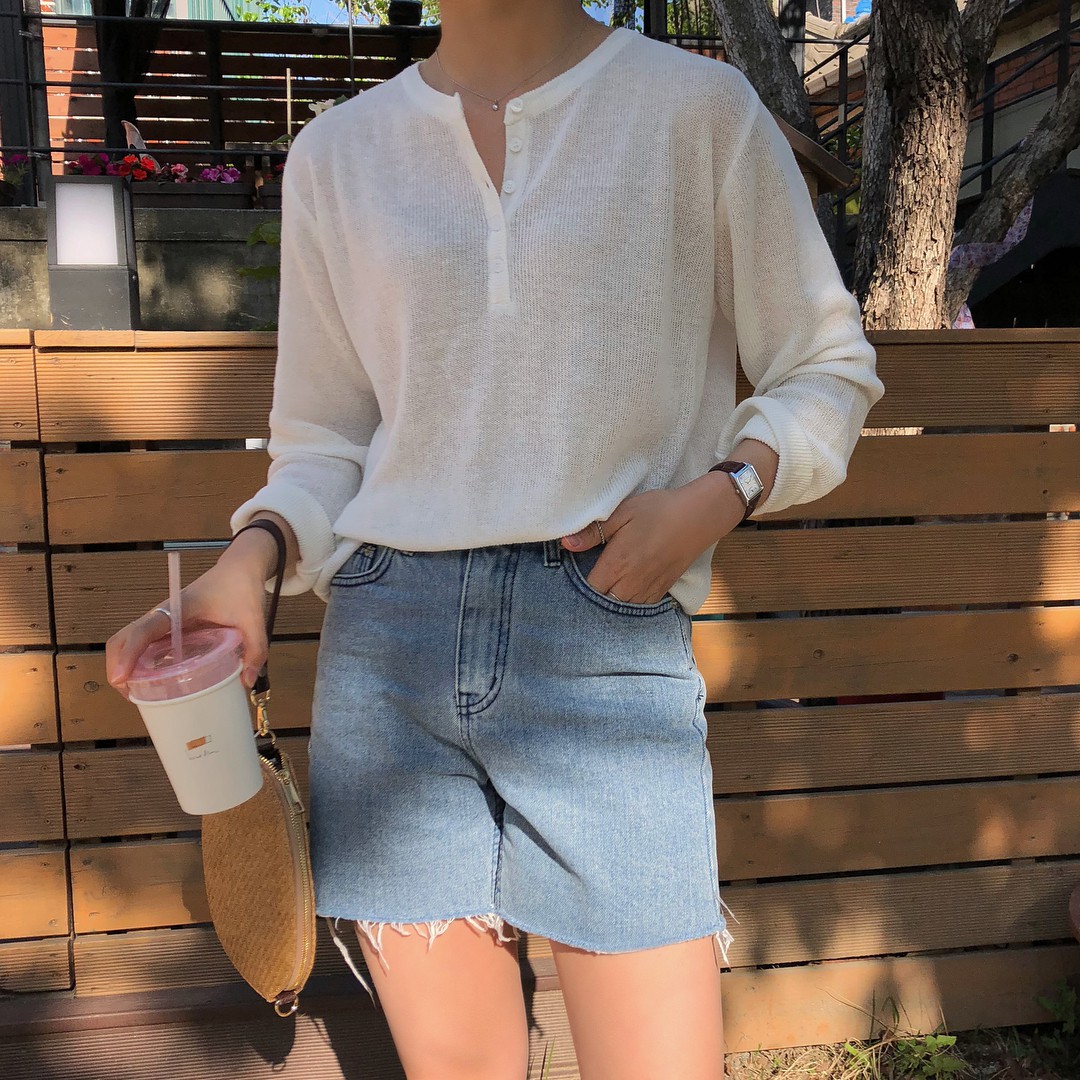 4 món đồ denim cứ mặc lên là trẻ ra vài tuổi, và quan trọng là chẳng bao giờ lo lỗi mốt