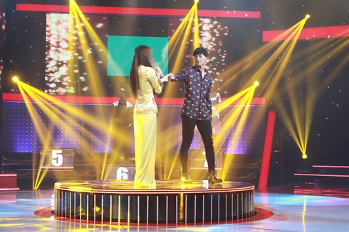 Giọng ải giọng ai tập 4: Hương Tràm dùng mỹ nhân kế khiến tình cũ Bùi Anh Tuấn chết đứng