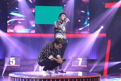 Giọng ải giọng ai tập 4: Hương Tràm dùng mỹ nhân kế khiến tình cũ Bùi Anh Tuấn chết đứng