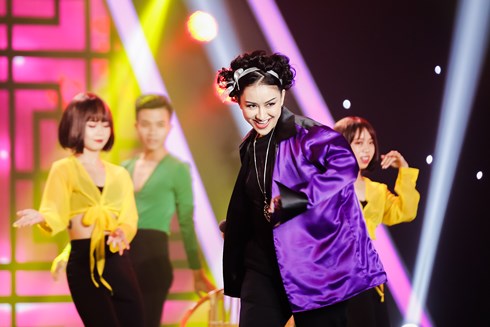 Gương mặt thân quen tập 11: Khán giả ngỡ ngàng với phiên bản Lệ Quyên giống như đúc Gương mặt thân quen tập 11: Khán giả ngỡ ngàng với phiên bản Lệ Quyên giống như đúc