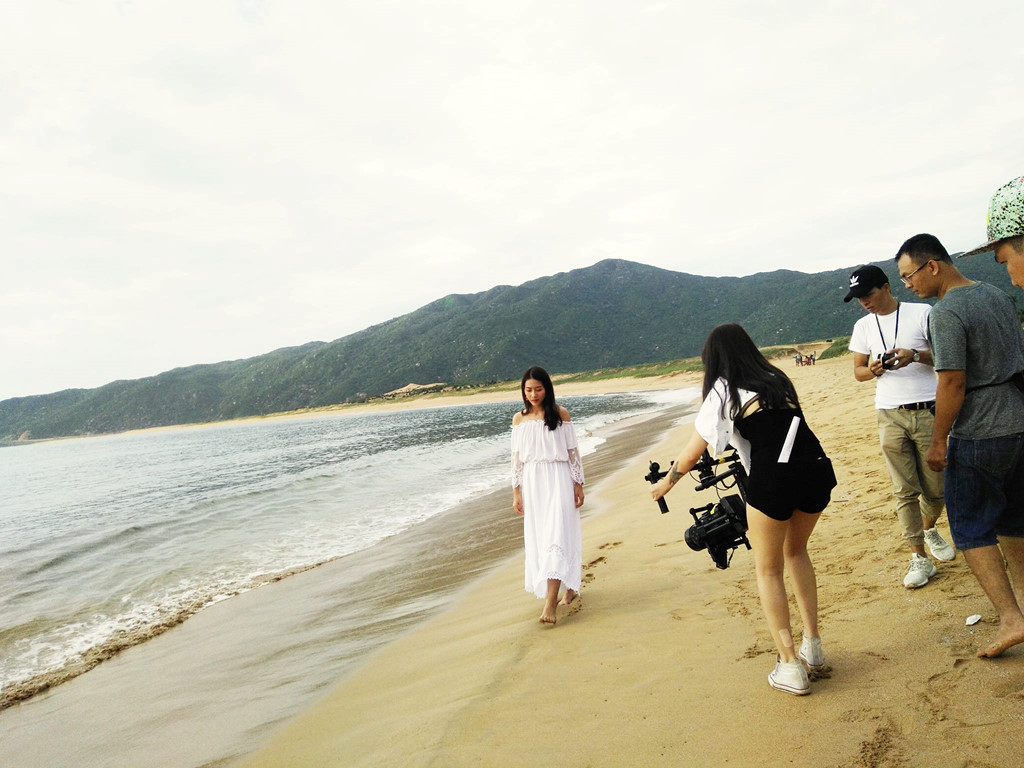 Hé lộ ảnh hậu trường Hậu Duệ Mặt Trời phiên bản Việt Hé lộ ảnh hậu trường Hậu Duệ Mặt Trời phiên bản Việt