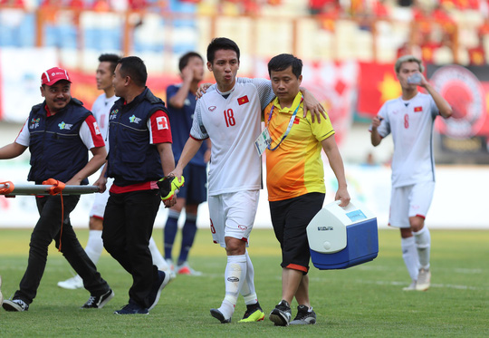 Hùng Dũng gãy ngón chân, chia tay ASIAD