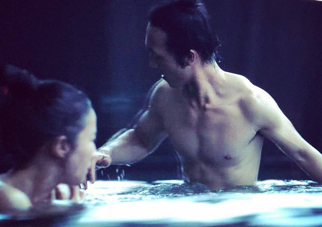 Lưu Diệc Phi lộ cảnh tắm với bạn diễn nam trong Hoa Mộc Lan