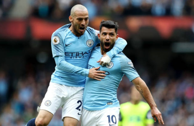 Aguero ghi hat-trick, Man City đánh tennis trước Huddersfield