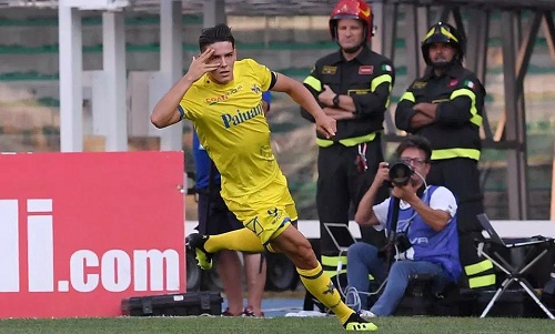 Juventus thắng nhọc khi Ronaldo ra mắt Serie A