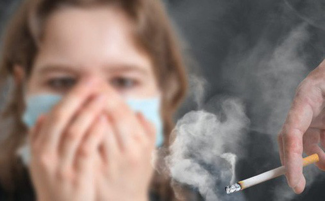 Nhỏ hút thuốc thụ động, lớn lên khổ vì viêm khớp!