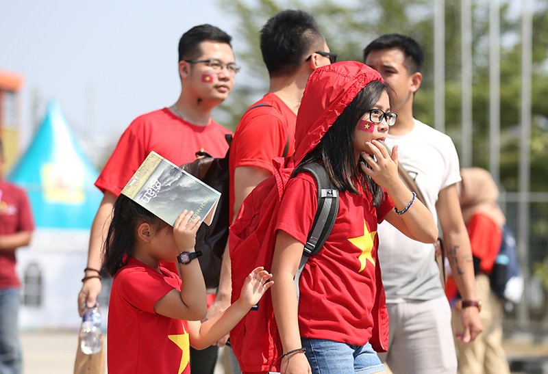 Bóng hồng Việt đổ bộ sân Wibawa Mukti tiếp lửa U23 Việt Nam