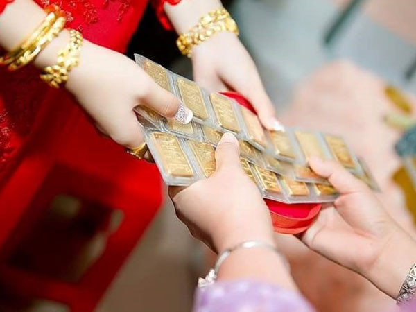 Mẹ vợ nhắn tin đòi giữ hộ vàng cưới sau nửa tháng ở rể, thanh niên bối rối đăng đàn hỏi xin lời khuyên