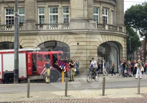 Apple Store ở Hà Lan sơ tán khách hàng vì pin iPad quá nóng