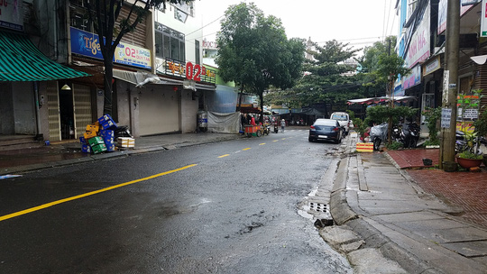 Chặn xe chồng nhân tình để giải quyết mâu thuẫn thì bị tông chết