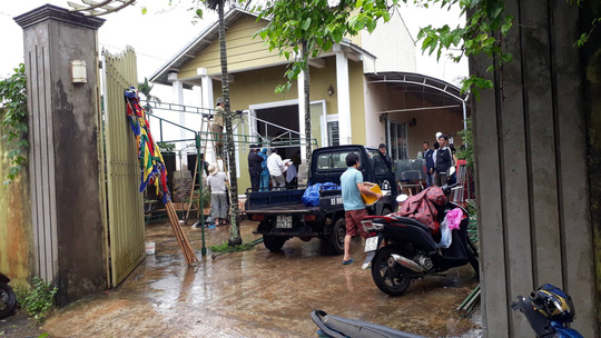 Chặn xe chồng nhân tình để giải quyết mâu thuẫn thì bị tông chết