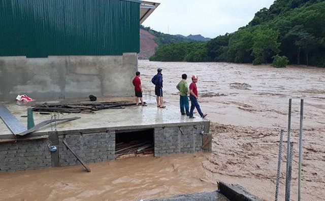 Chủ tịch TP Vinh và đoàn cán bộ đi du lịch đúng thời điểm bão vào: Chỉ là nghỉ phép thôi