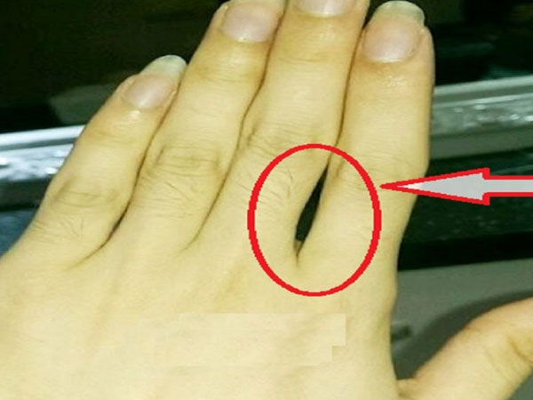 Nhìn kẽ hở bàn tay, biết ngay tương lai giàu sang hay túng thiếu