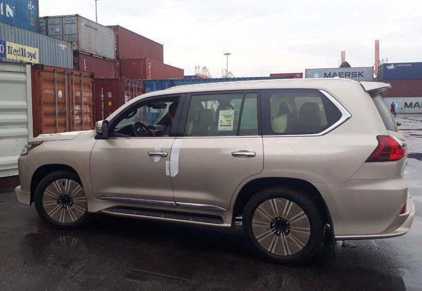 Lexus LX570 bản 4 chỗ giá gần 11 tỷ đầu tiên về Việt Nam