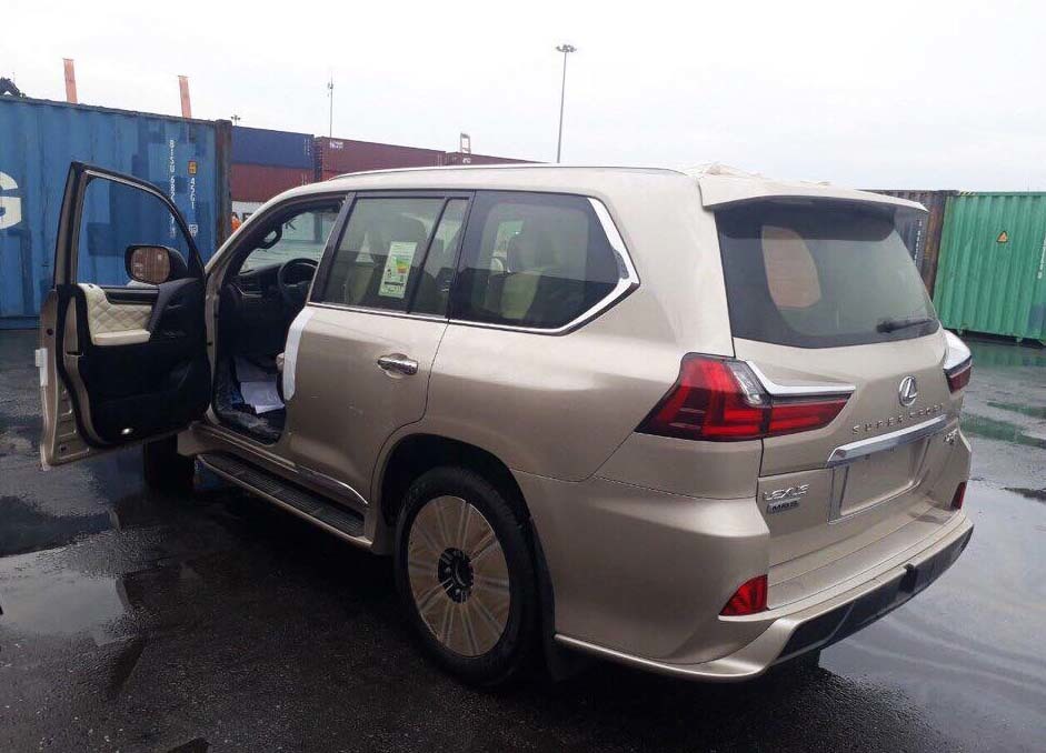 Lexus LX570 bản 4 chỗ giá gần 11 tỷ đầu tiên về Việt Nam