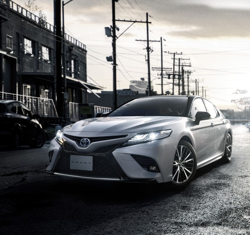 Toyota Camry Sport ra mắt thị trường Nhật, giá hơn 33.000 USD