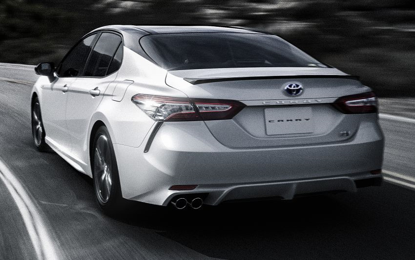Toyota Camry Sport ra mắt thị trường Nhật, giá hơn 33.000 USD