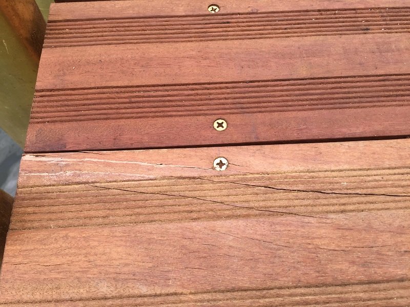 Đường đi bộ lát gỗ lim siêu sang ven sông Hương chưa xong đã nứt