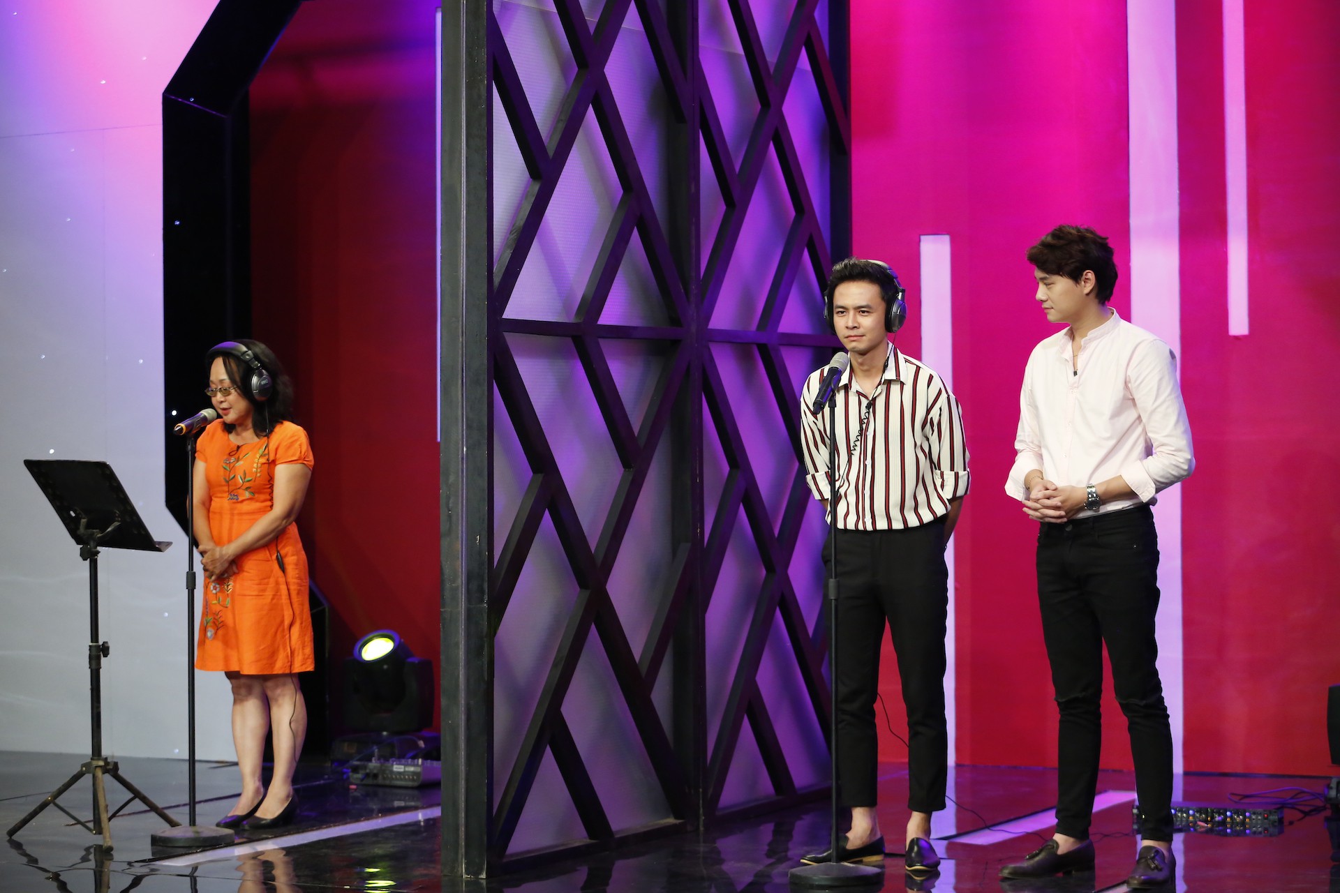 Học viện mẹ chồng tập 4: Văn Anh cay đắng nhìn mẹ nhà người ta và mẹ vợ mình