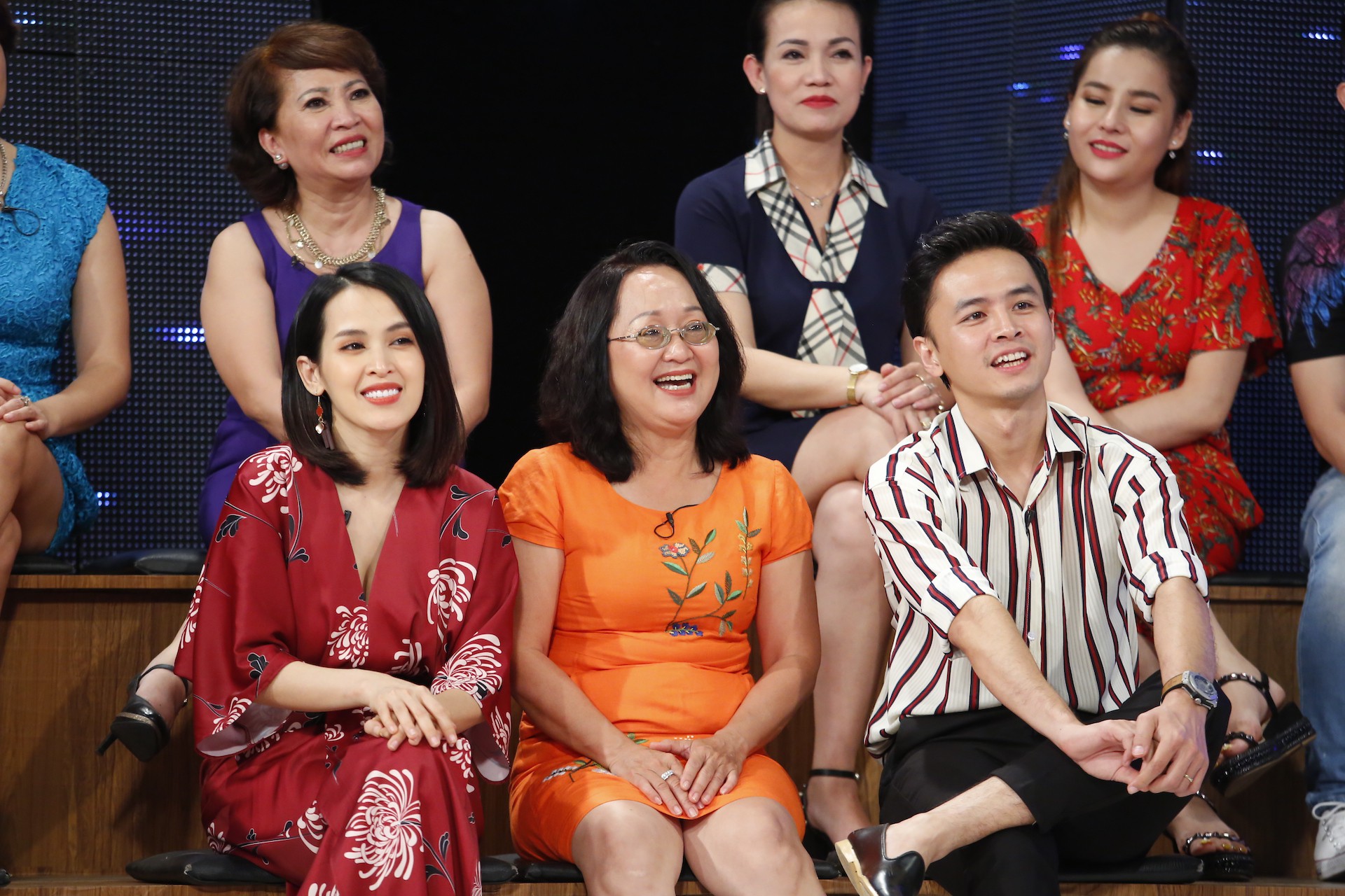 Học viện mẹ chồng tập 4: Văn Anh cay đắng nhìn mẹ nhà người ta và mẹ vợ mình