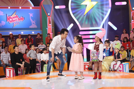 Nhanh như chớp nhí tập 3: Trấn Thành bị cậu bé biết tuốt chặt chém, chương trình lập kỷ lục với 3 giải nhất Nhanh như chớp nhí tập 3: Trấn Thành bị cậu bé biết tuốt chặt chém, chương trình lập kỷ lục với 3 giải nhất