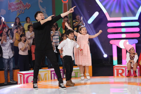 Nhanh như chớp nhí tập 3: Trấn Thành bị cậu bé biết tuốt chặt chém, chương trình lập kỷ lục với 3 giải nhất Nhanh như chớp nhí tập 3: Trấn Thành bị cậu bé biết tuốt chặt chém, chương trình lập kỷ lục với 3 giải nhất