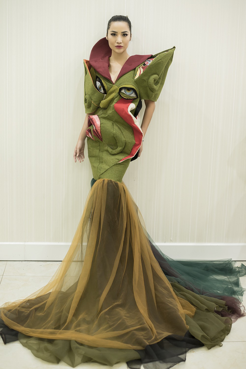 The Face 2018: Host Nam Trung làm khó thí sinh thay cho màn chào hỏi, hotboy Rời bỏ chia tay chương trình