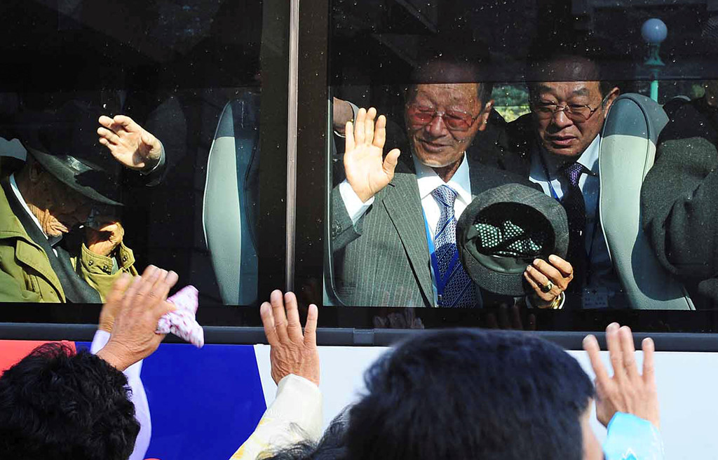 Đoàn tụ Hàn-Triều: Người mẹ 92 tuổi chờ ôm con trai 68 năm không gặp