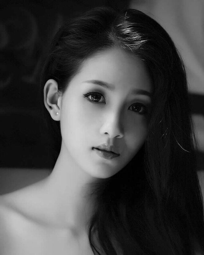 Mẫu nude Kim Phượng: Tôi chưa nhận được thông tin không khởi tố