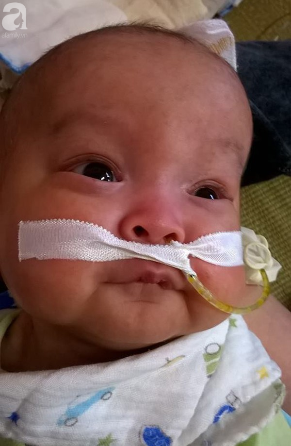 Sinh ra nặng chỉ 1kg, bé trai 14 tháng tuổi đau đớn chống chọi với căn bệnh quái ác