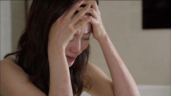 Ăn bát mì tôm con trai nấu cho mẹ ở cữ, nước mắt tôi nghẹn ngào vì uất hận