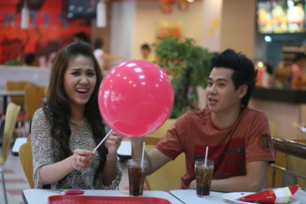 Phùng Ngọc Huy - ca sĩ bị ném đá, chỉ trích bội bạc, bỏ rơi diễn viên Mai Phương là ai?