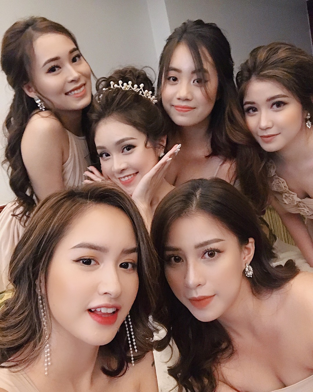 Loá mắt với biệt đội phù dâu toàn hot girl xinh đẹp có cả An Japan, Nguyễn Lê Vi