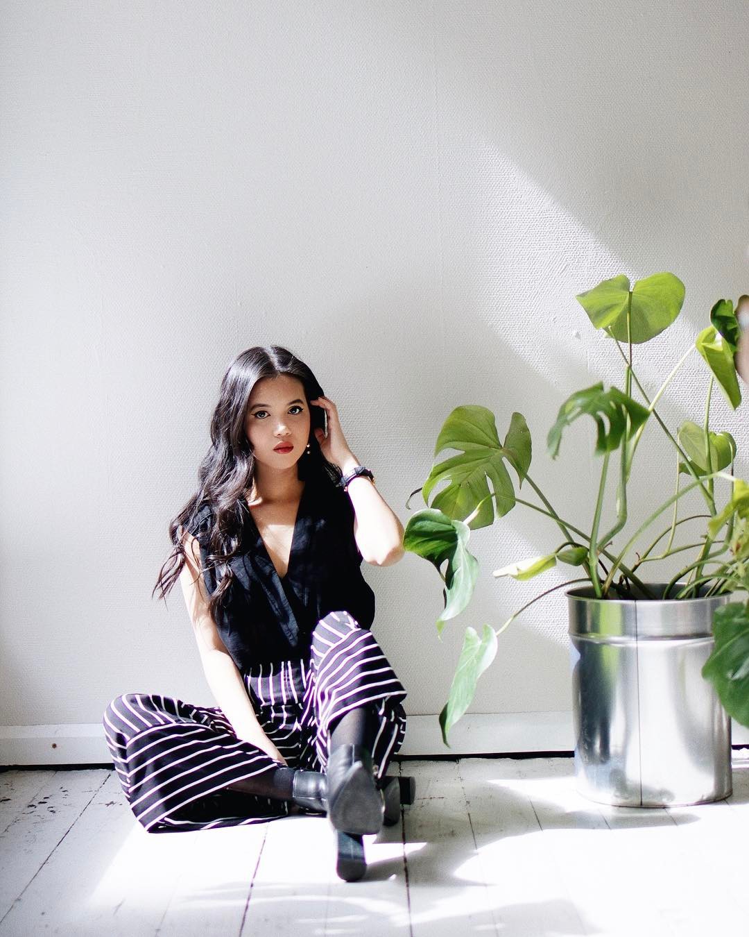 Cô em họ sang chảnh của cặp chị em gốc Việt từng gây bão Instagram vì đẹp, giỏi!