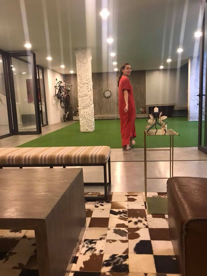 Hà Hồ - Kim Lý lại có động thái lạ: Cùng dự sinh nhật một người bạn nhưng né chụp hình chung