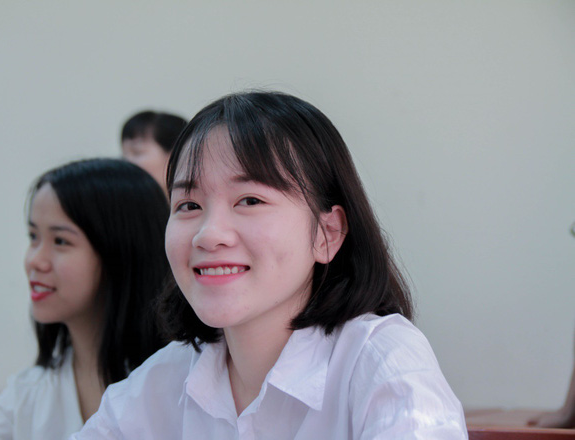 Ngắm dàn nữ sinh xinh xắn trường báo trong ngày nhập học, thế hệ hotgirl tiếp theo là đây chứ đâu