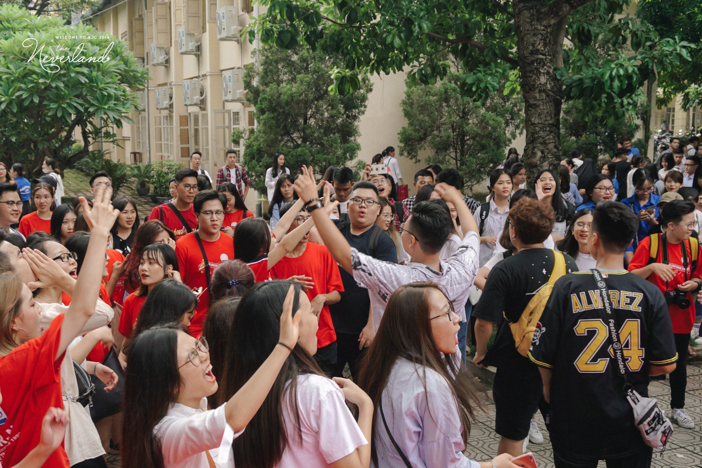 Ngắm dàn nữ sinh xinh xắn trường báo trong ngày nhập học, thế hệ hotgirl tiếp theo là đây chứ đâu