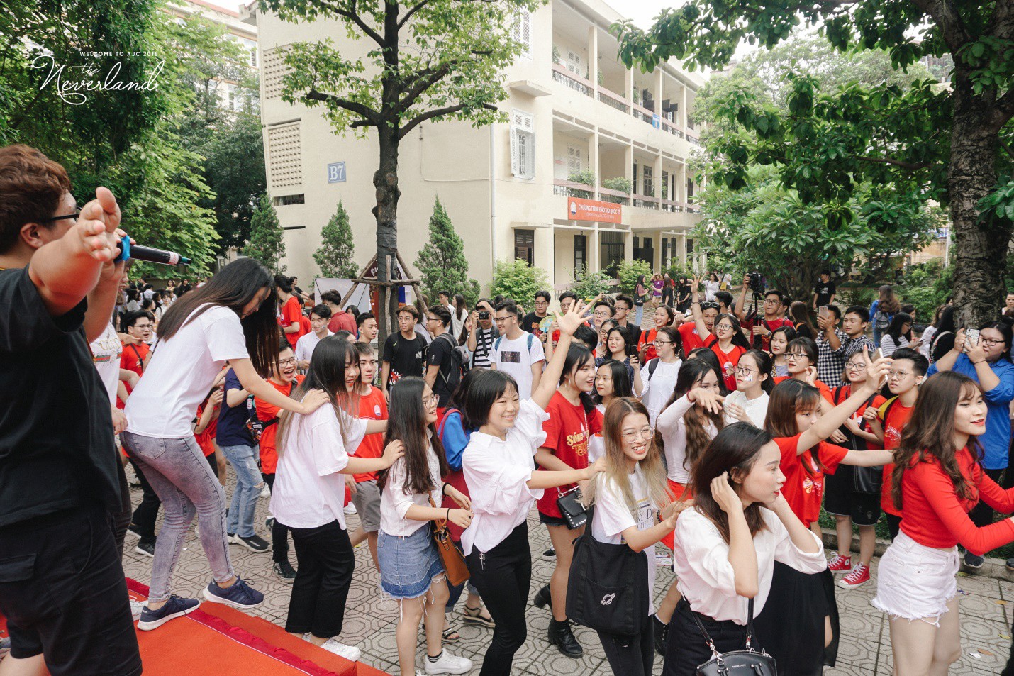 Ngắm dàn nữ sinh xinh xắn trường báo trong ngày nhập học, thế hệ hotgirl tiếp theo là đây chứ đâu