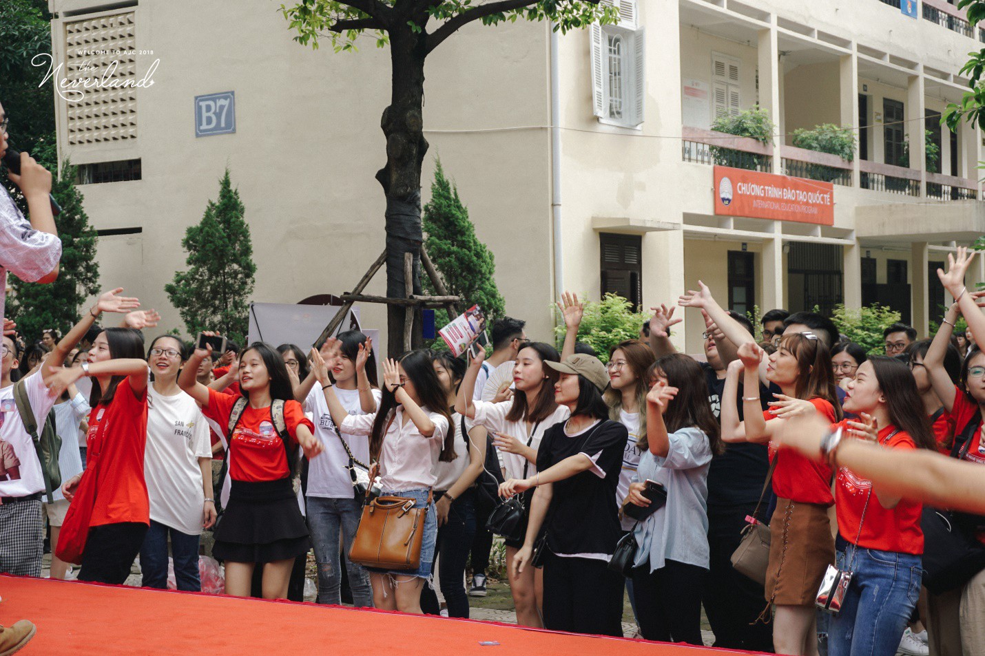 Ngắm dàn nữ sinh xinh xắn trường báo trong ngày nhập học, thế hệ hotgirl tiếp theo là đây chứ đâu