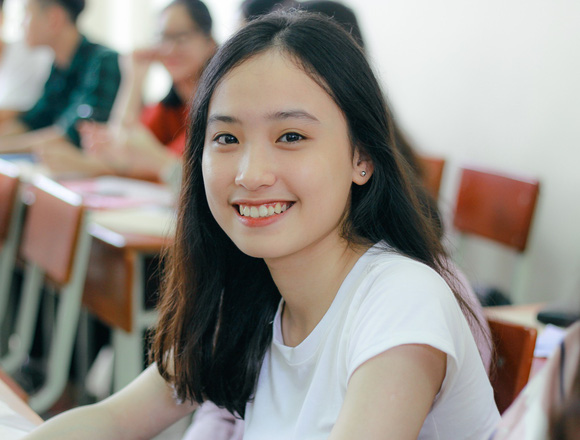 Ngắm dàn nữ sinh xinh xắn trường báo trong ngày nhập học, thế hệ hotgirl tiếp theo là đây chứ đâu