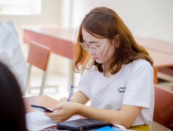 Ngắm dàn nữ sinh xinh xắn trường báo trong ngày nhập học, thế hệ hotgirl tiếp theo là đây chứ đâu