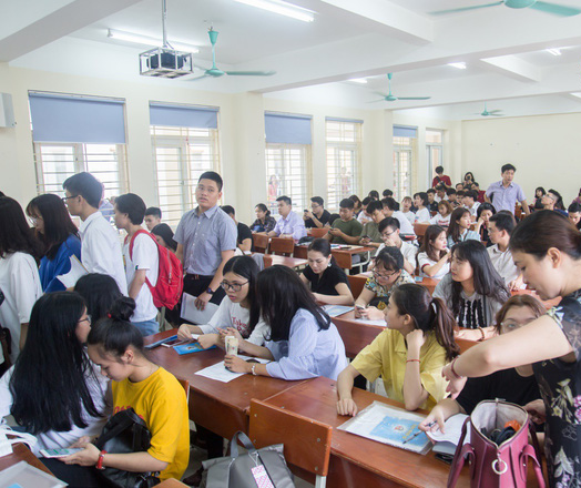 Ngắm dàn nữ sinh xinh xắn trường báo trong ngày nhập học, thế hệ hotgirl tiếp theo là đây chứ đâu