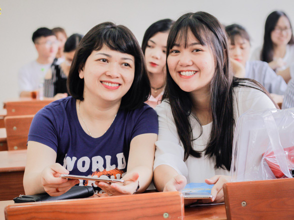 Ngắm dàn nữ sinh xinh xắn trường báo trong ngày nhập học, thế hệ hotgirl tiếp theo là đây chứ đâu