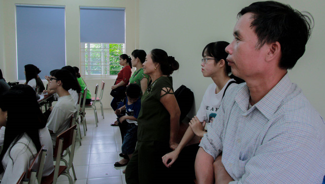 Ngắm dàn nữ sinh xinh xắn trường báo trong ngày nhập học, thế hệ hotgirl tiếp theo là đây chứ đâu