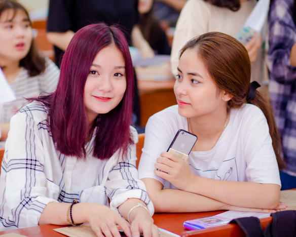 Ngắm dàn nữ sinh xinh xắn trường báo trong ngày nhập học, thế hệ hotgirl tiếp theo là đây chứ đâu