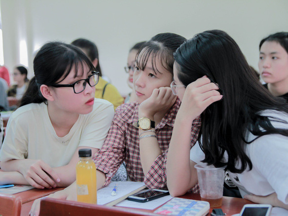 Ngắm dàn nữ sinh xinh xắn trường báo trong ngày nhập học, thế hệ hotgirl tiếp theo là đây chứ đâu